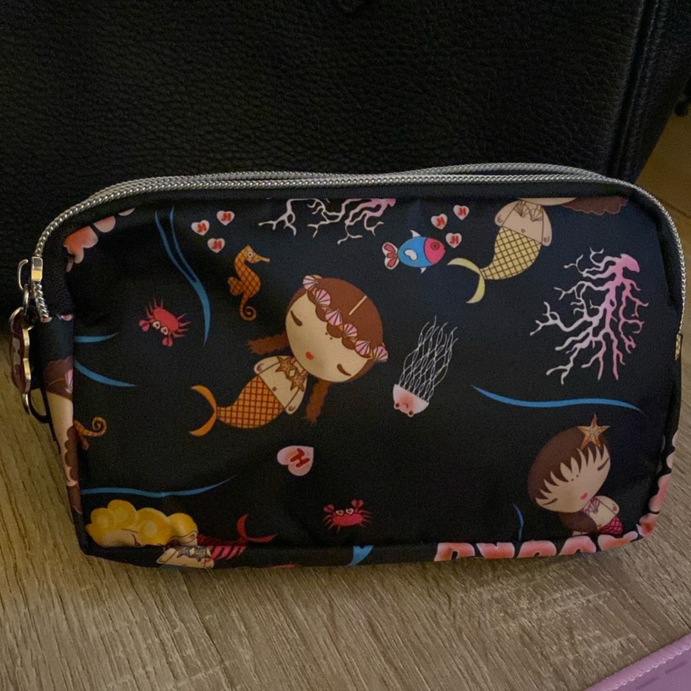 EUC Harajuku 3 zip make up bag